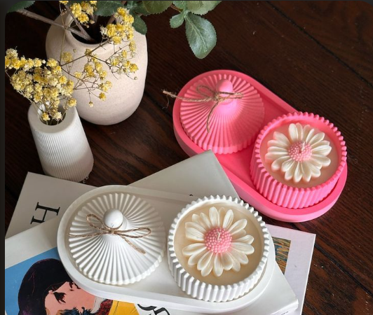 Daisy Floral Candle Concrete Tray – Elegant Handmade Home Décor